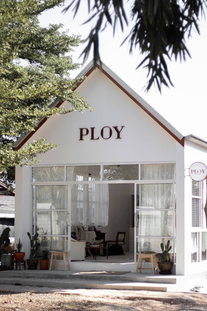 PLOY’s Coffee and bakery ร้านกาแฟมินิมอลบรรยากาศสบาย ๆ ภายในตกแต่งด้วยงานแบบวินเทจ