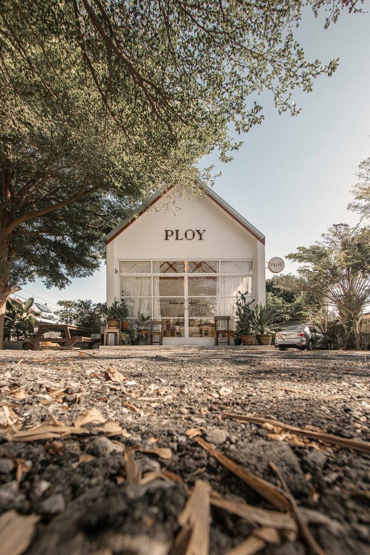 PLOY’s Coffee and bakery ร้านกาแฟมินิมอลบรรยากาศสบาย ๆ ภายในตกแต่งด้วยงานแบบวินเทจ