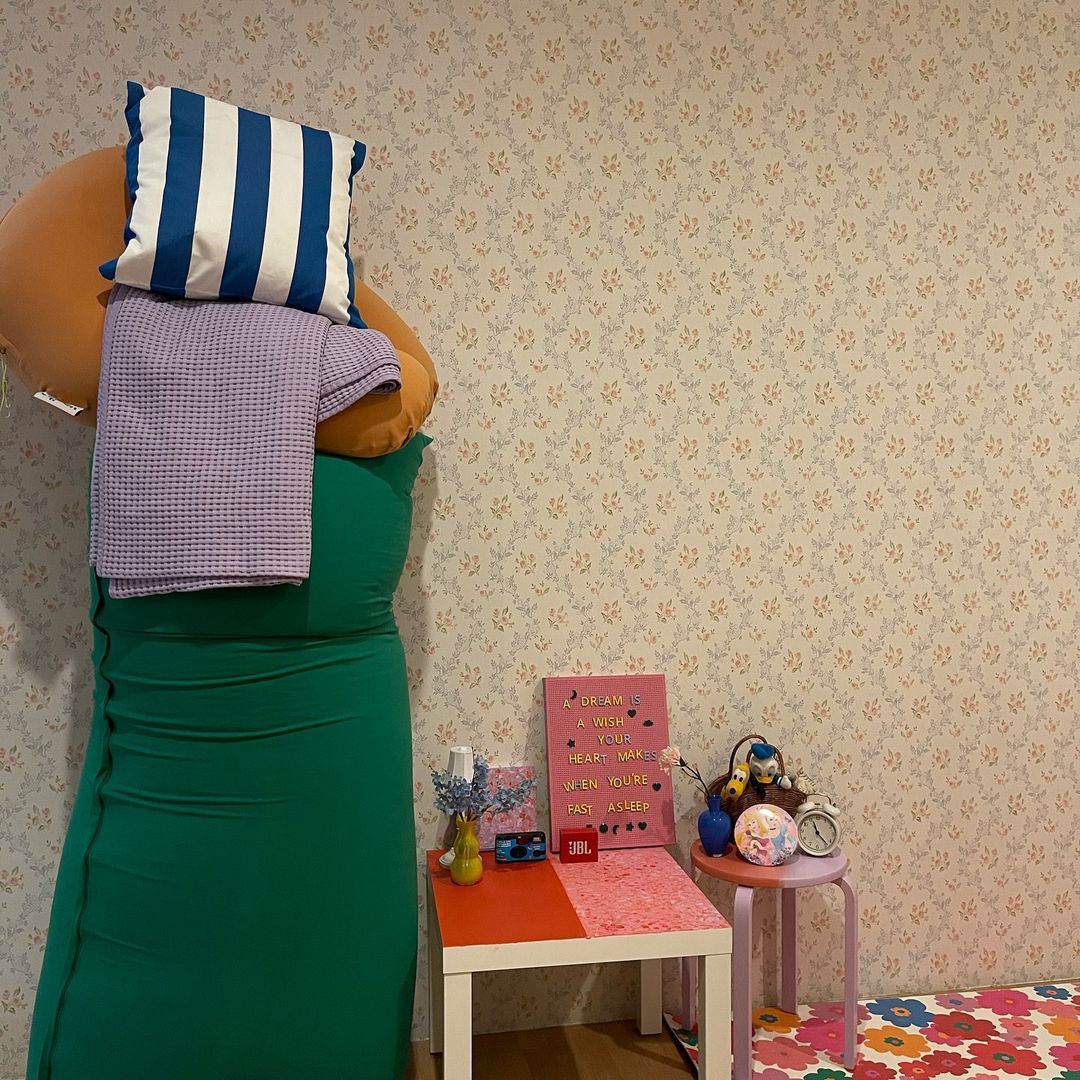 "มิกิ น้องสาวแพนเค้ก" เนรมิตห้องนอน ทาสีเอง รีโนเวทจนกลายเป็นห้องคัลเลอร์ฟูล