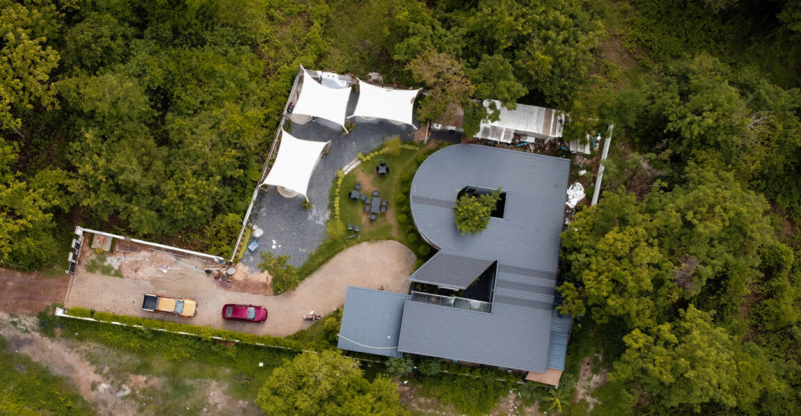 บ้านสไตล์ลอฟต์กลางป่าหลังนี้ของเราไม่เคยเหงา