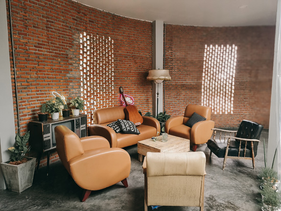 บ้านสไตล์ลอฟต์กลางป่าหลังนี้ของเราไม่เคยเหงา