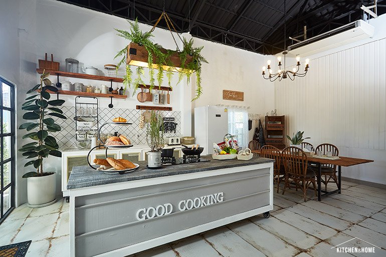 DNA Studio บ้านสีขาวในสวนสีเขียว