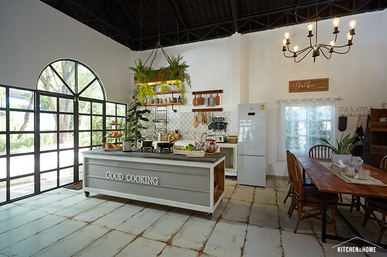 DNA Studio บ้านสีขาวในสวนสีเขียว