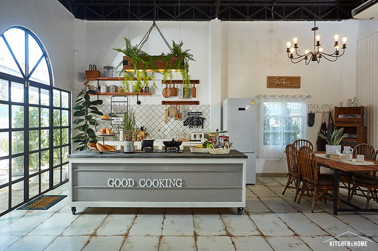 DNA Studio บ้านสีขาวในสวนสีเขียว