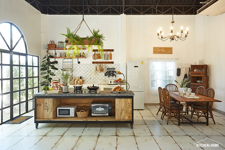 DNA Studio บ้านสีขาวในสวนสีเขียว