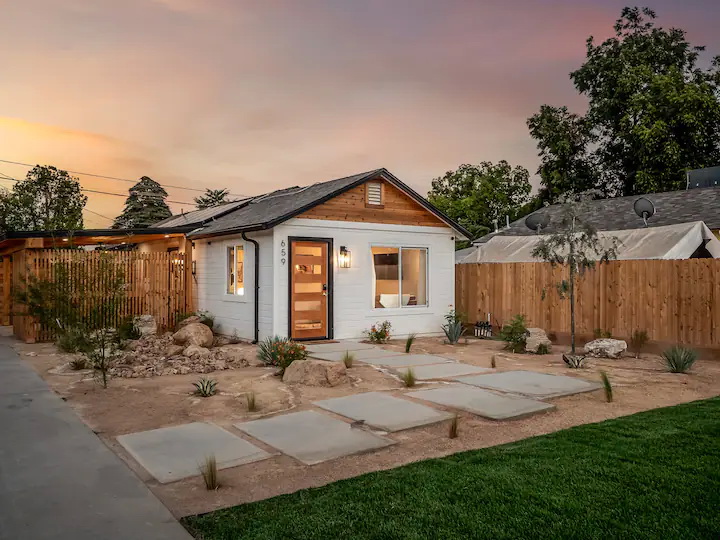 “The Joshua Tree” บ้านหลังเล็กแนวคันทรี มีพื้นที่นอกบ้านที่กว้าง เหมาะกับสายชิล