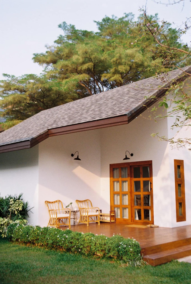 “บ้านพระจันทร์” บ้านสวนแนวยุโรป รีโนเวทเป็นบ้านพักในจังหวัดน่าน