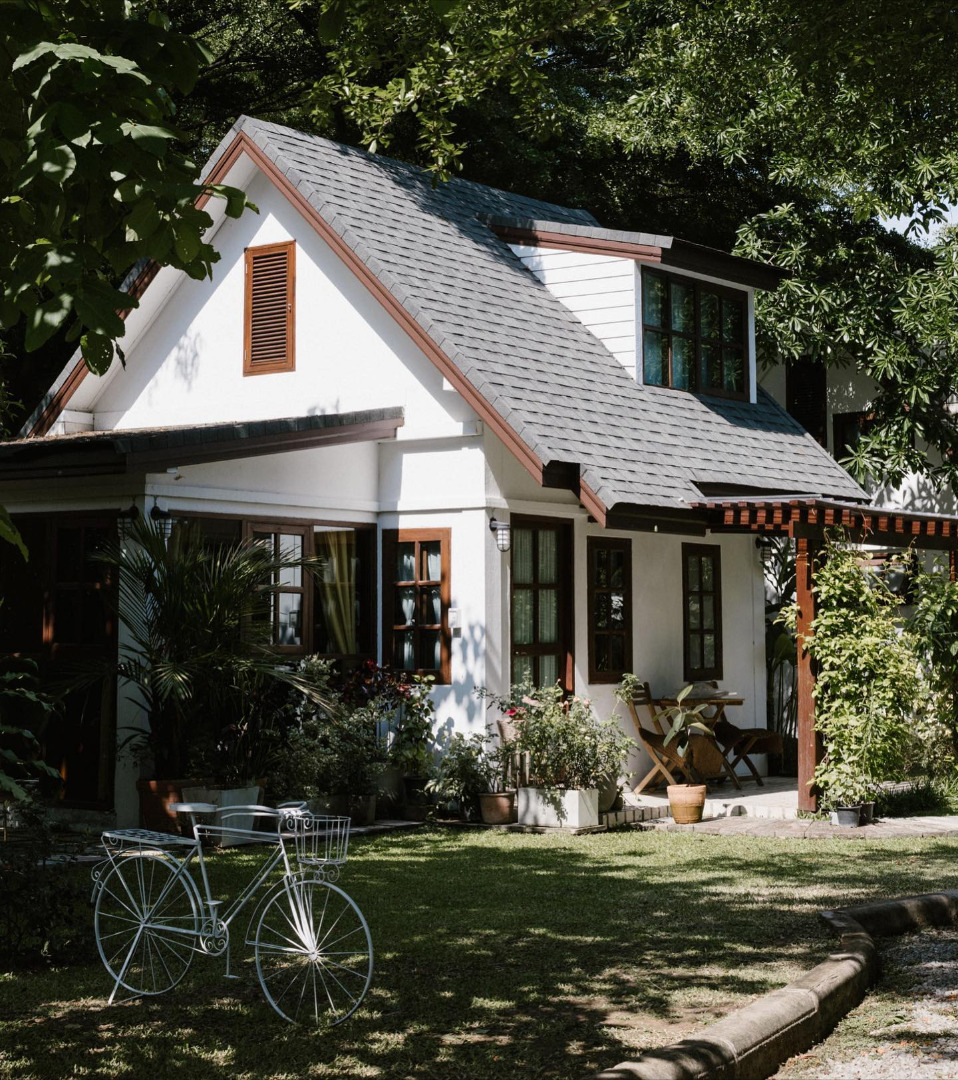 “บ้านพระจันทร์” บ้านสวนแนวยุโรป รีโนเวทเป็นบ้านพักในจังหวัดน่าน