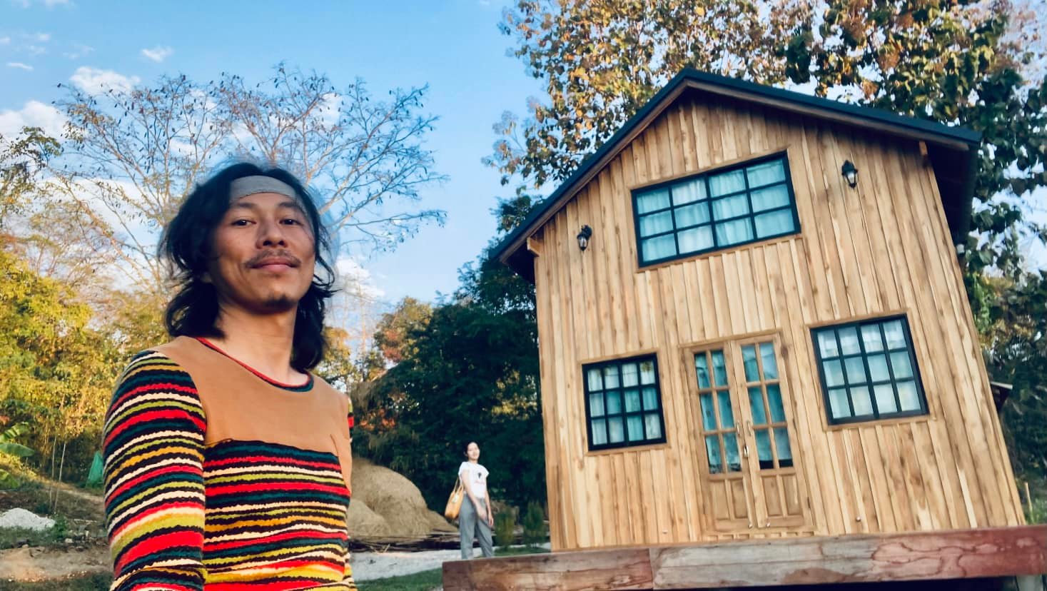หนุ่มโชว์ผลงานสร้างบ้านไม้เอง ทำร่วมกับทีมช่างท้องถิ่นทำ 2 เดือน ใช้งบไป 4 แสน