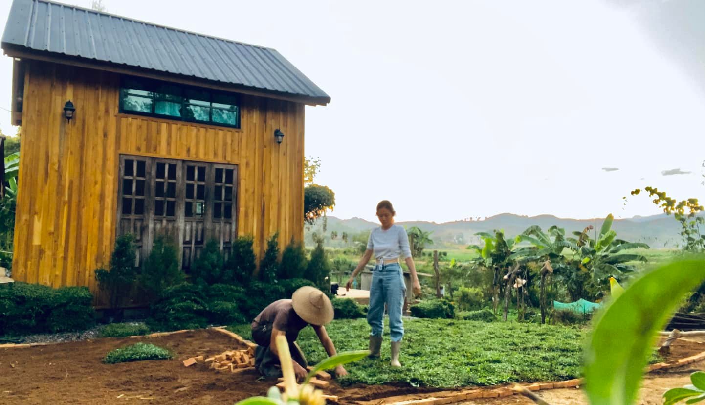 หนุ่มโชว์ผลงานสร้างบ้านไม้เอง ทำร่วมกับทีมช่างท้องถิ่นทำ 2 เดือน ใช้งบไป 4 แสน