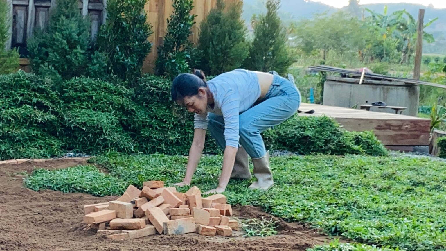 หนุ่มโชว์ผลงานสร้างบ้านไม้เอง ทำร่วมกับทีมช่างท้องถิ่นทำ 2 เดือน ใช้งบไป 4 แสน