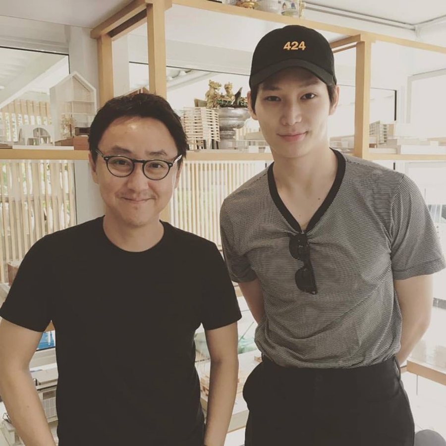 เปิดบ้าน "ไอซ์ซึ ณัฐรัตน์" บ้านที่มีต้นไม้ แสง แมว ภาพวาด ของเล่น และการ์ตูน