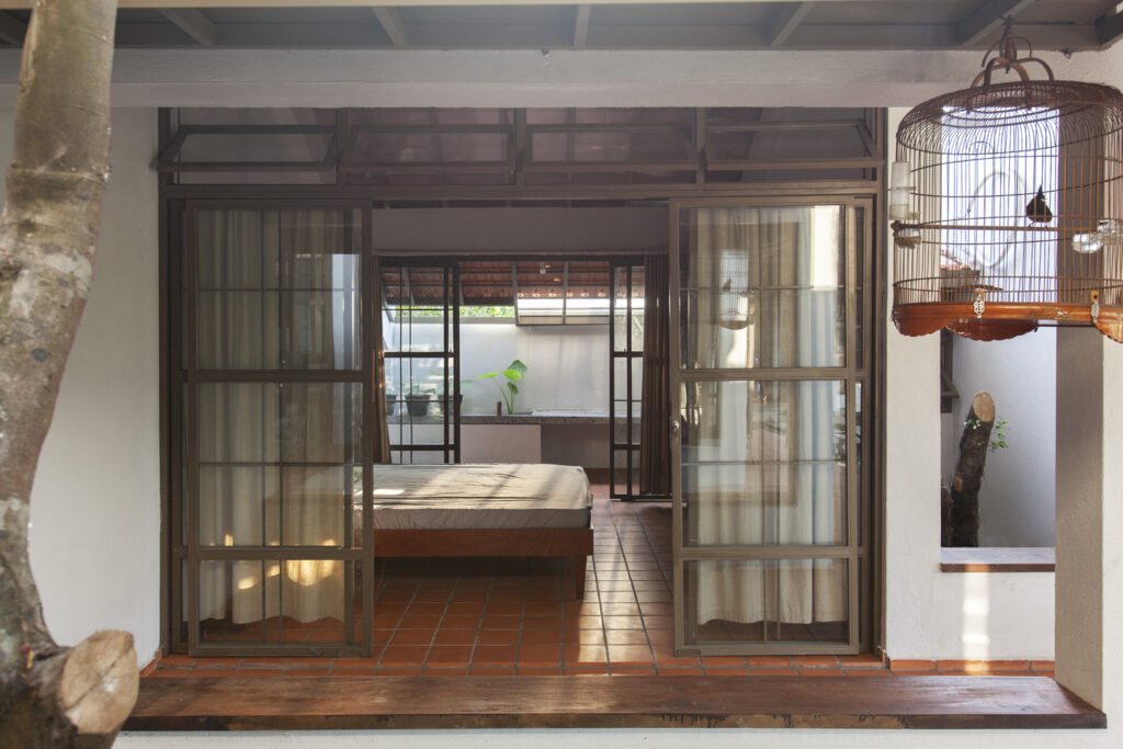 บ้านเปิดโล่งที่เน้นเห็นวิวสวนรอบทิศทาง