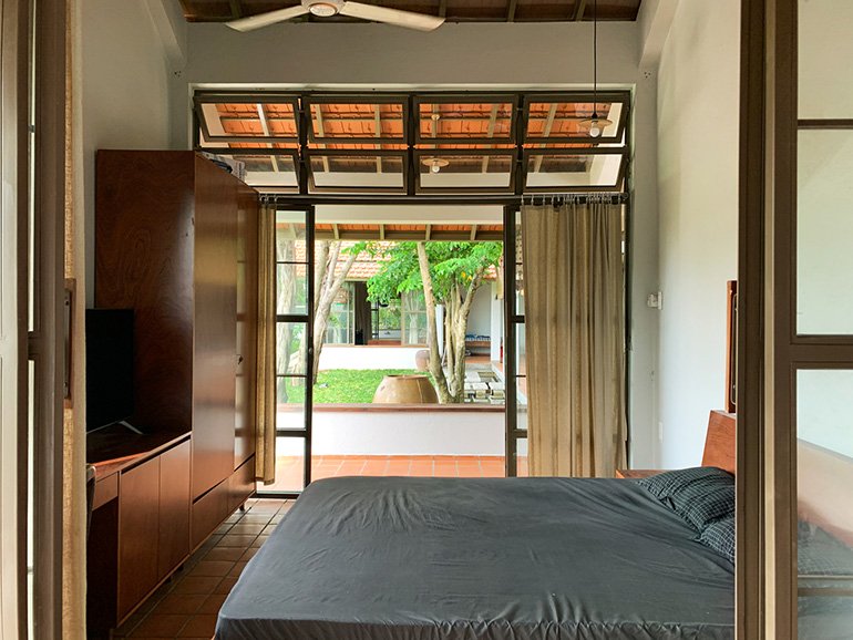 บ้านเปิดโล่งที่เน้นเห็นวิวสวนรอบทิศทาง