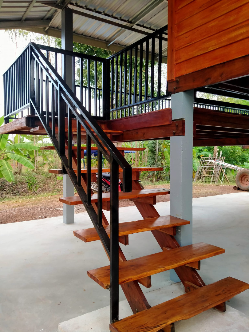 บ้านไม้ชั้นเดียวออกแบบใต้ถุนบ้านยกสูง พร้อมห้องครัวแบบครบถ้วนสร้างด้วยงบ 300000 บาท