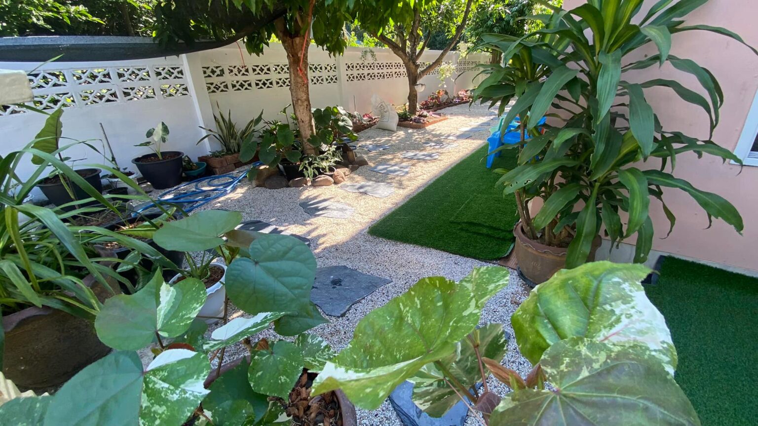ชมไอเดีย “จัดสวนข้างบ้าน” เปลี่ยนมุมสุดรก เป็นมุมพักผ่อนสุดชิล