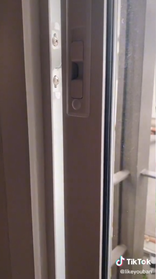 หนุ่มรีวิว “เทปป้องกันเสียงนอกบ้าน” ของดีที่บ้านติดถนน หรือติดสนามบินต้องมีไว้