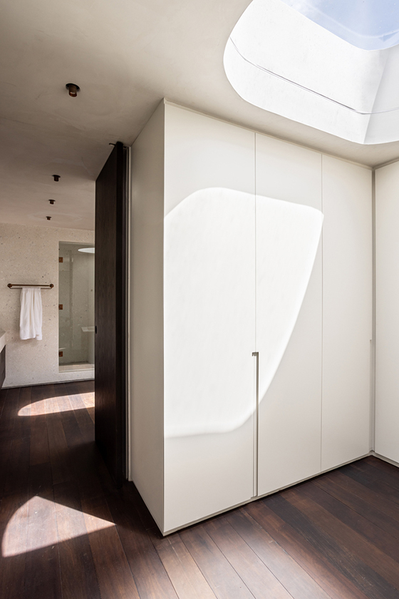 บ้านที่เล่นกับช่องแสง ช่องลม และมีความเป็นส่วนตัวสูง