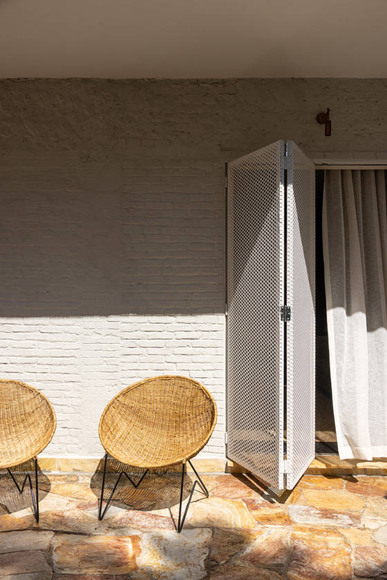 บ้านที่เล่นกับช่องแสง ช่องลม และมีความเป็นส่วนตัวสูง