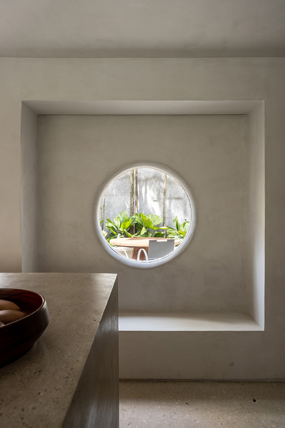 บ้านที่เล่นกับช่องแสง ช่องลม และมีความเป็นส่วนตัวสูง