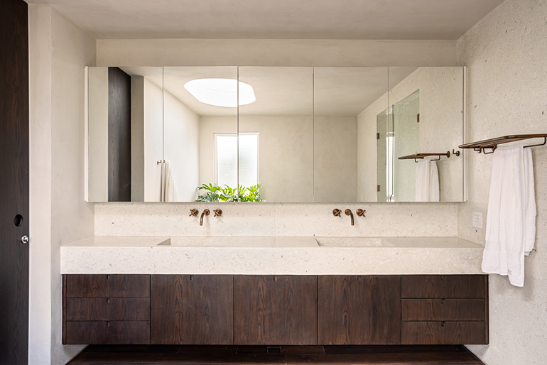 บ้านที่เล่นกับช่องแสง ช่องลม และมีความเป็นส่วนตัวสูง