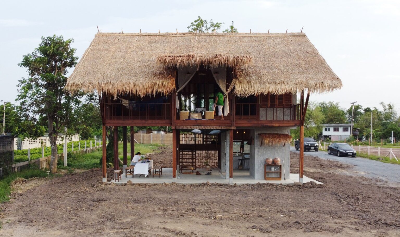 พาชม “บ้านไม้สไตล์บ้านทุ่ง” บ้านพักบรรยากาศสุดชิลเพลิดเพลินทั้งวันไปกับธรรมชาติ