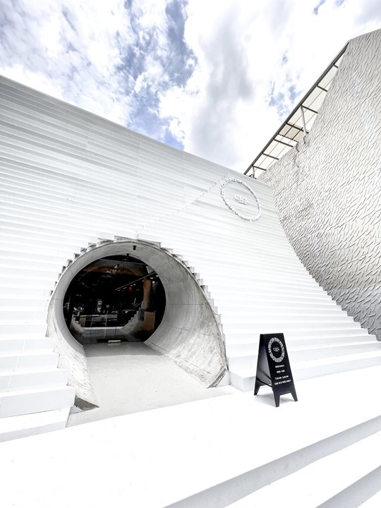 CPSCOFFEE คาเฟ่ที่นำจุดวงกลมมาเล่าในภาษาการออกแบบได้อย่างกลมกล่อม