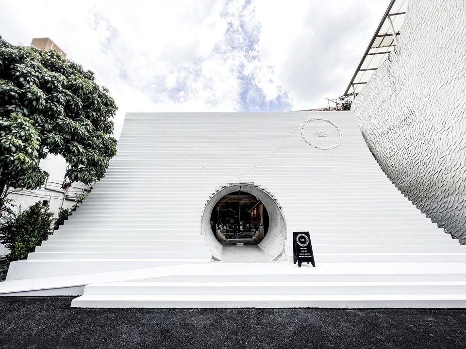 CPSCOFFEE คาเฟ่ที่นำจุดวงกลมมาเล่าในภาษาการออกแบบได้อย่างกลมกล่อม