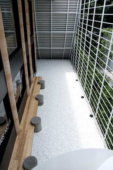 CPSCOFFEE คาเฟ่ที่นำจุดวงกลมมาเล่าในภาษาการออกแบบได้อย่างกลมกล่อม