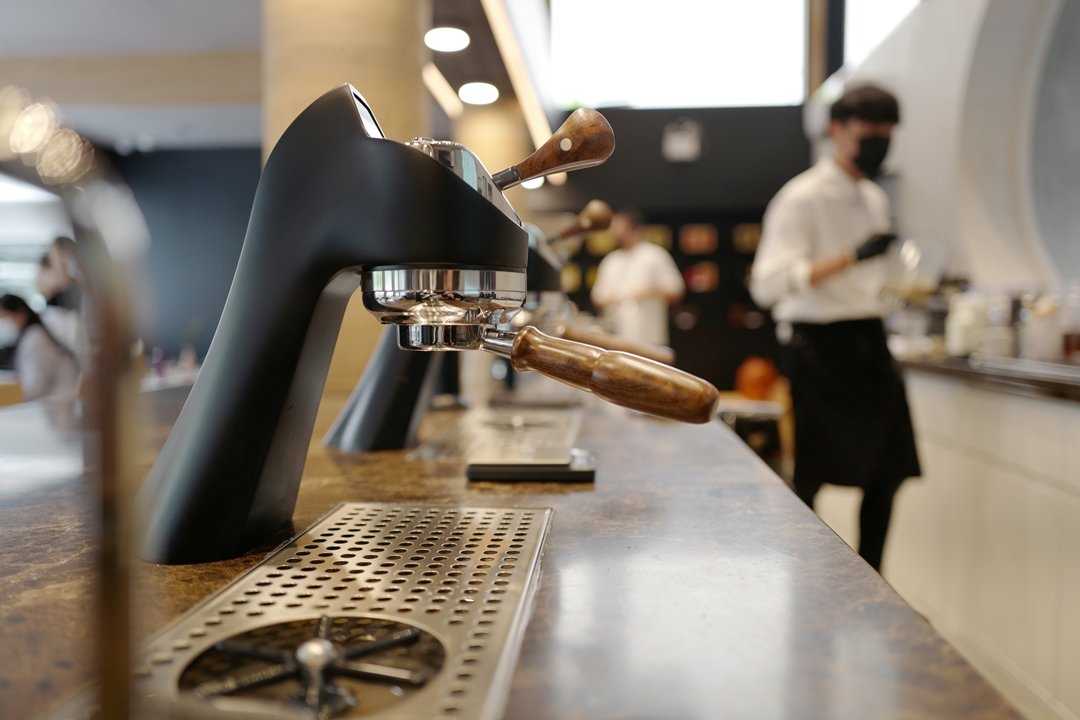 CPSCOFFEE คาเฟ่ที่นำจุดวงกลมมาเล่าในภาษาการออกแบบได้อย่างกลมกล่อม