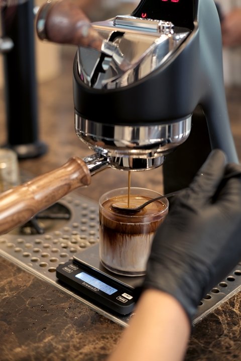 CPSCOFFEE คาเฟ่ที่นำจุดวงกลมมาเล่าในภาษาการออกแบบได้อย่างกลมกล่อม