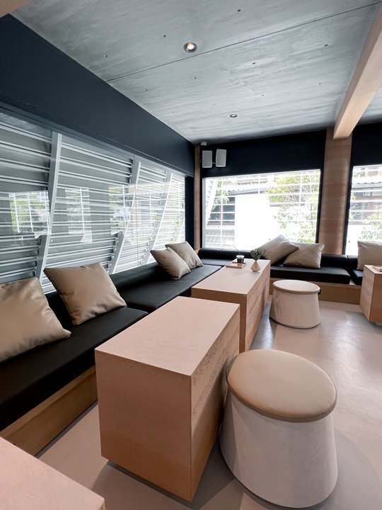 CPSCOFFEE คาเฟ่ที่นำจุดวงกลมมาเล่าในภาษาการออกแบบได้อย่างกลมกล่อม