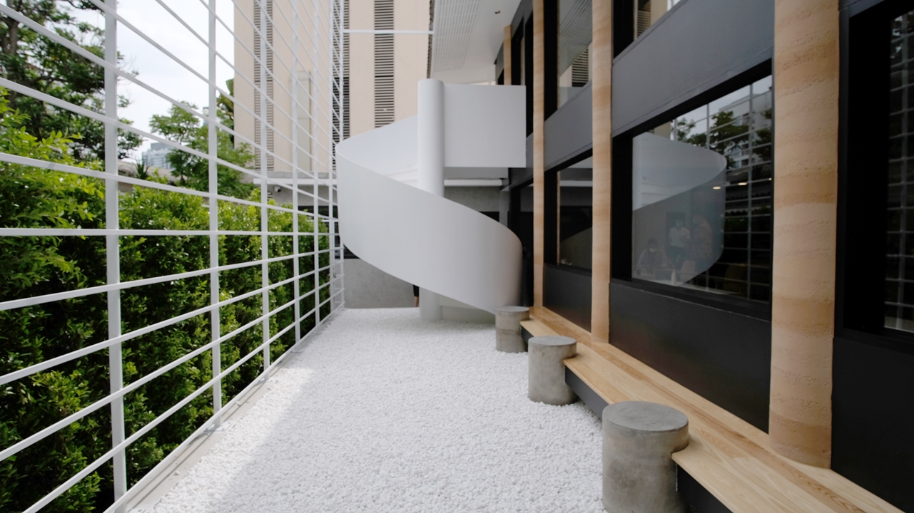 CPSCOFFEE คาเฟ่ที่นำจุดวงกลมมาเล่าในภาษาการออกแบบได้อย่างกลมกล่อม