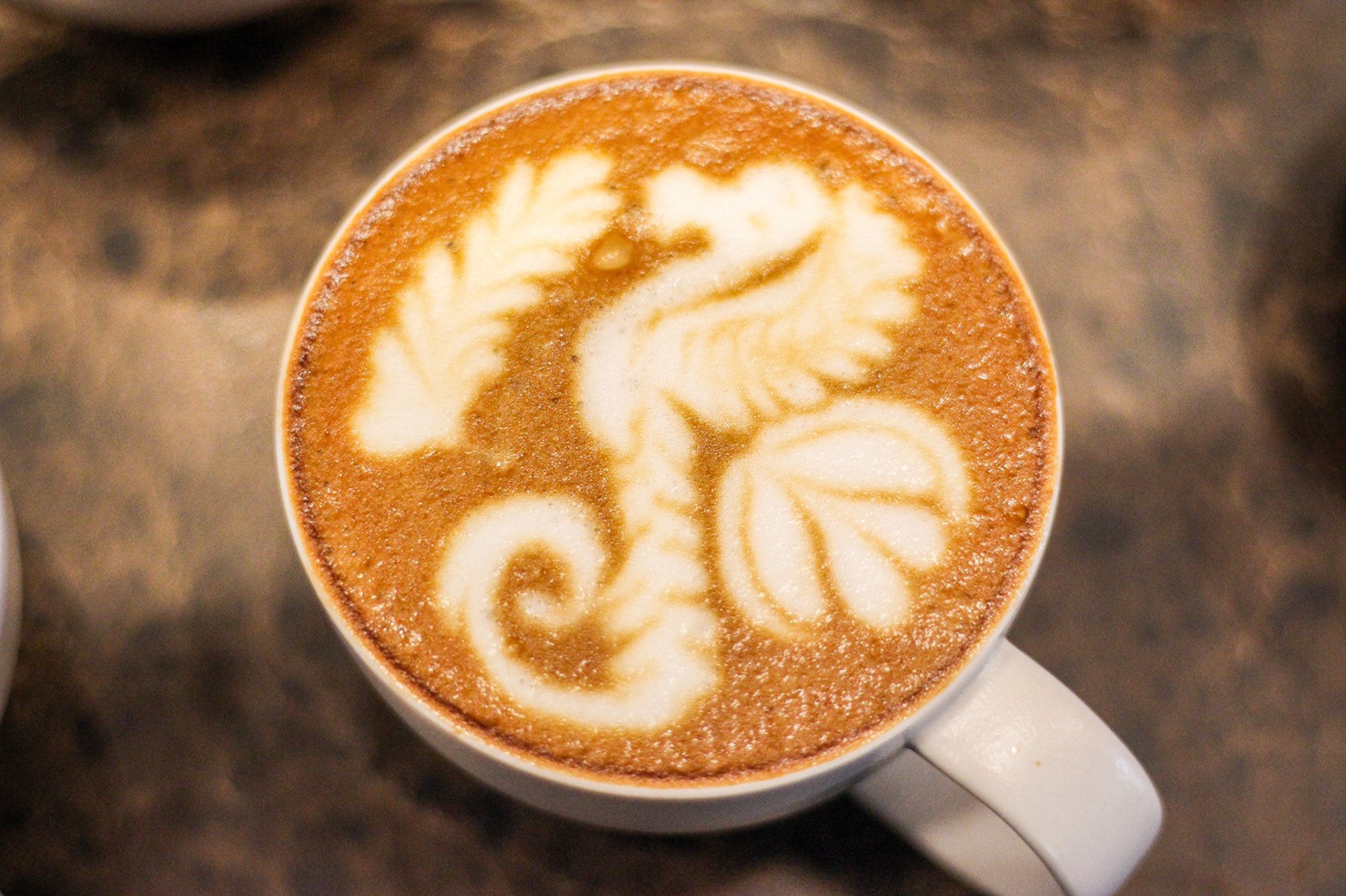 CPSCOFFEE คาเฟ่ที่นำจุดวงกลมมาเล่าในภาษาการออกแบบได้อย่างกลมกล่อม