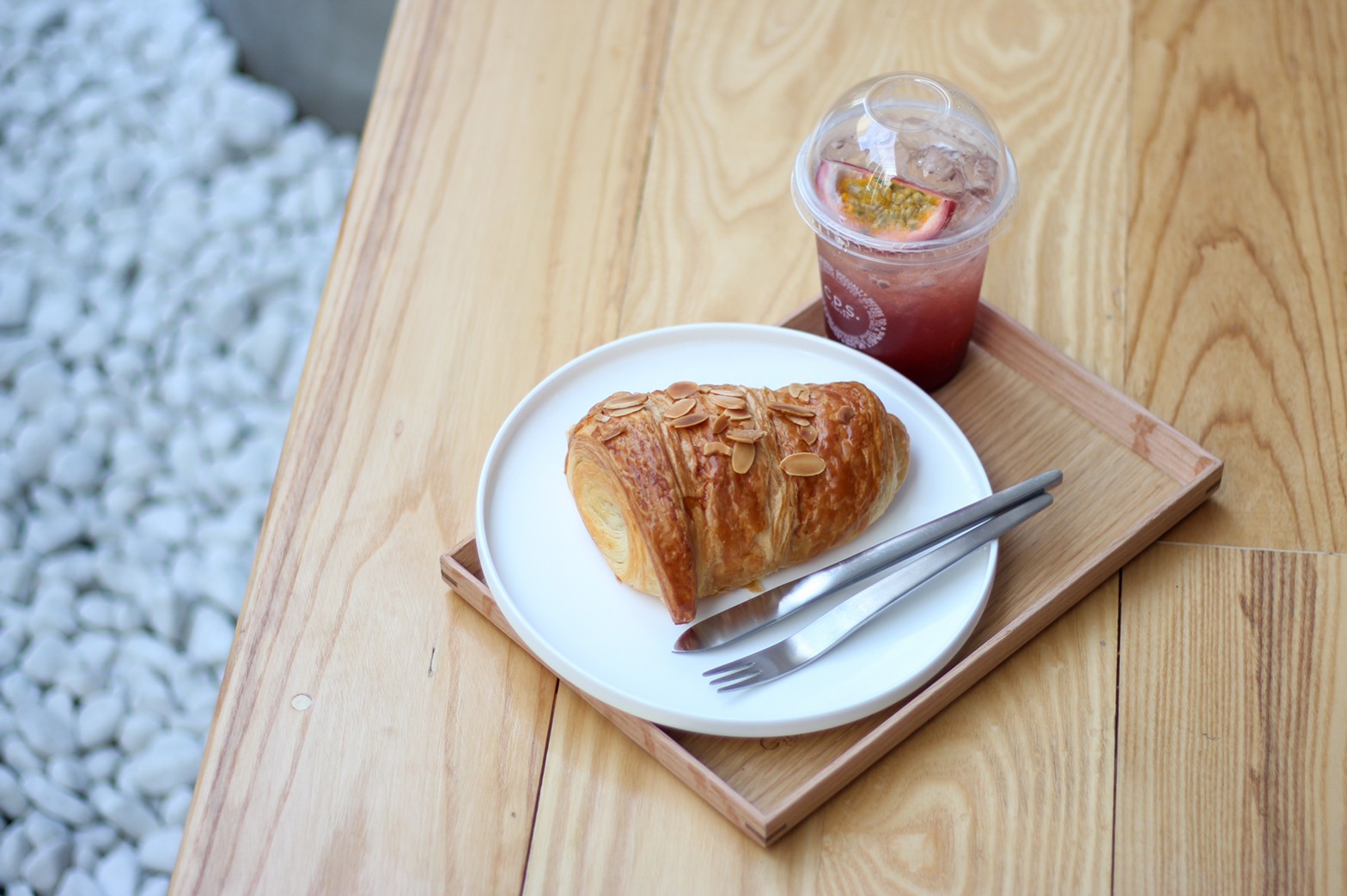 CPSCOFFEE คาเฟ่ที่นำจุดวงกลมมาเล่าในภาษาการออกแบบได้อย่างกลมกล่อม