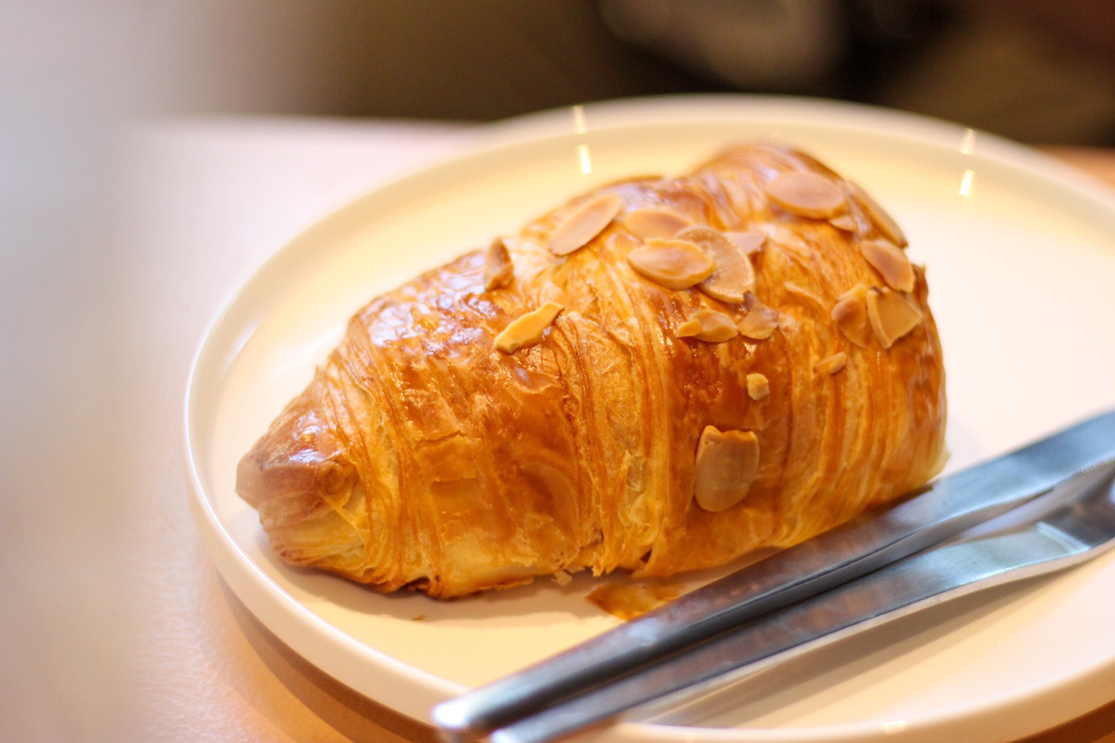 CPSCOFFEE คาเฟ่ที่นำจุดวงกลมมาเล่าในภาษาการออกแบบได้อย่างกลมกล่อม