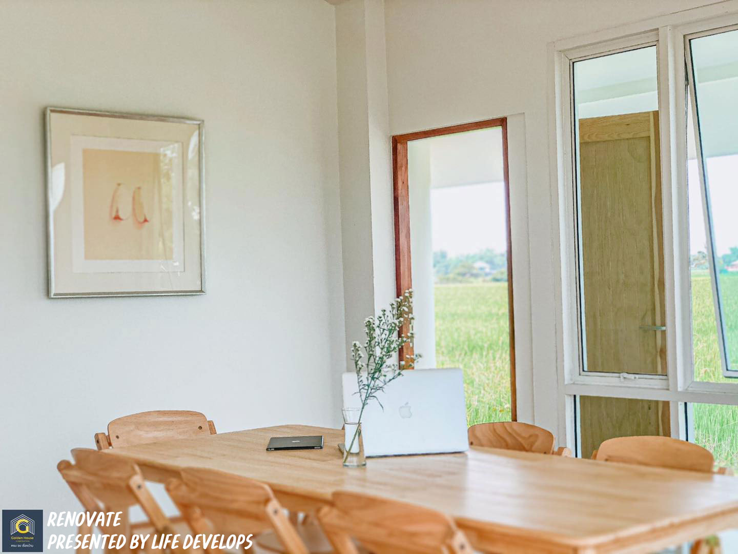 พาชม ผลงานการรีโนเวท “บ้านกลางทุ่งนา” พร้อมบรรยากาศตกแต่งภายในแบบมินิมอล