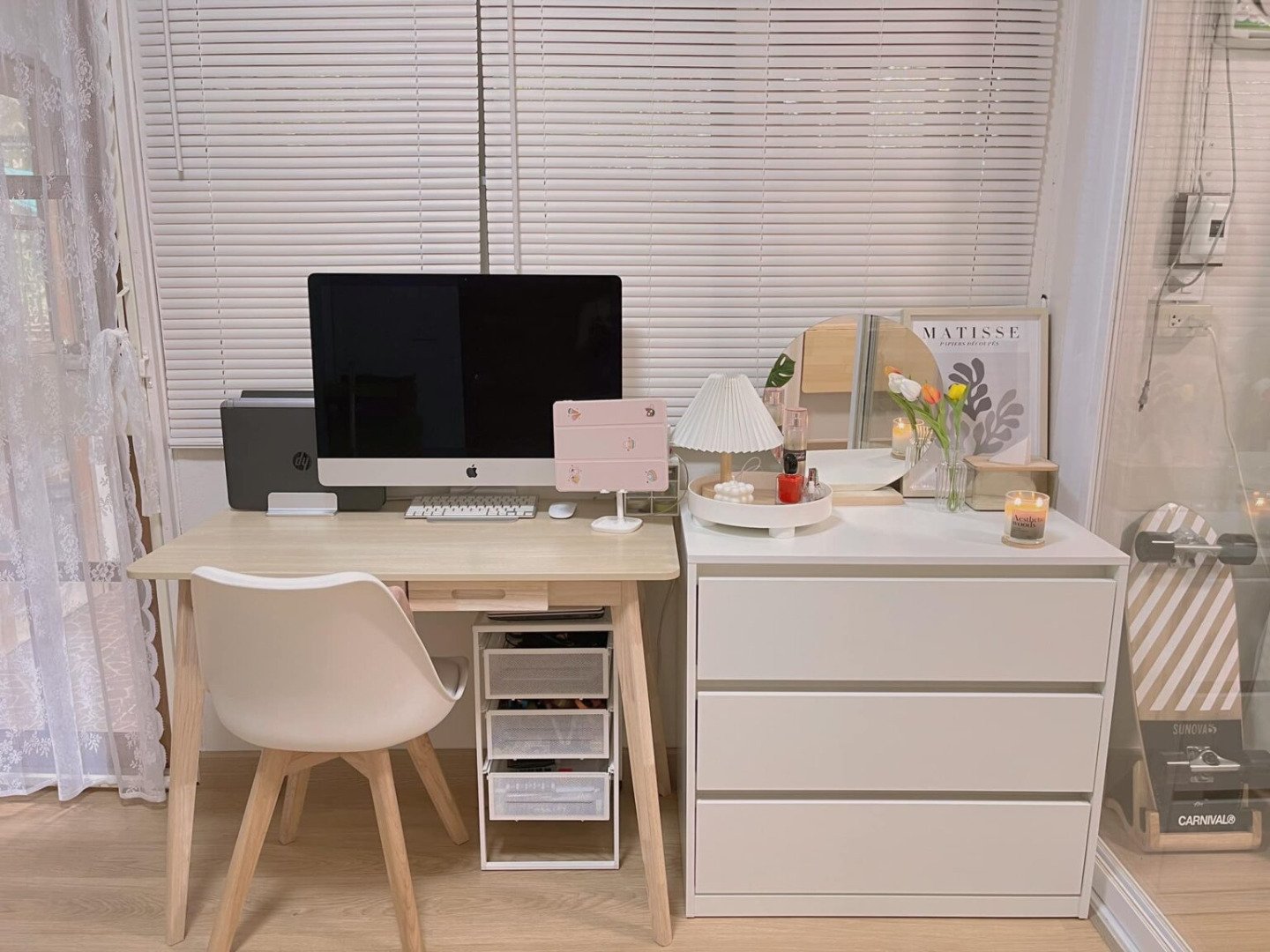 ไอเดียตกแต่งห้องในสไตล์มินิมอล พร้อมพื้นที่ทำงานเพื่อ Work from home ที่แสนสบาย