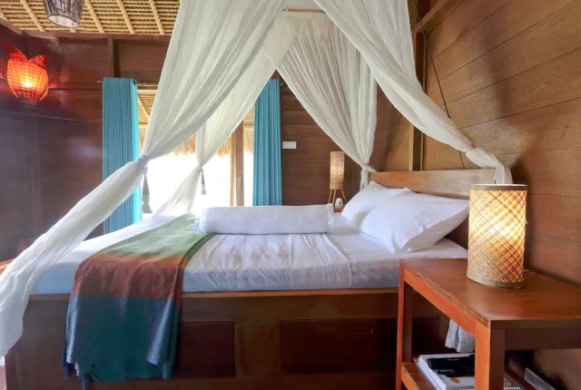 บ้านกระท่อมปลายนา วัสดุจากธรรมชาติ ตกแต่งงานไม้ ผสมผสานปูนเปลือย