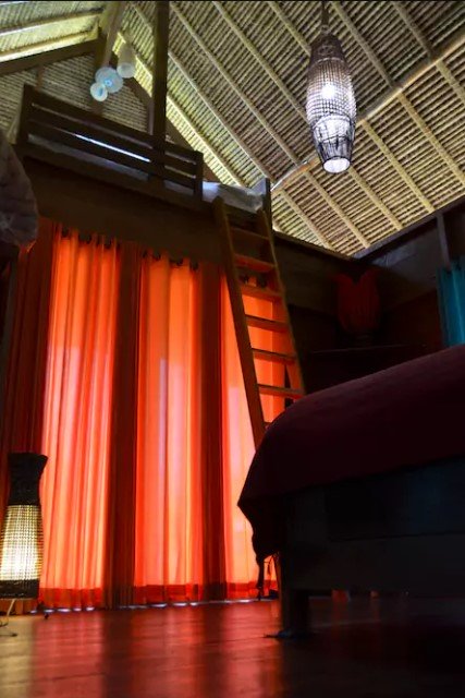 บ้านกระท่อมปลายนา วัสดุจากธรรมชาติ ตกแต่งงานไม้ ผสมผสานปูนเปลือย