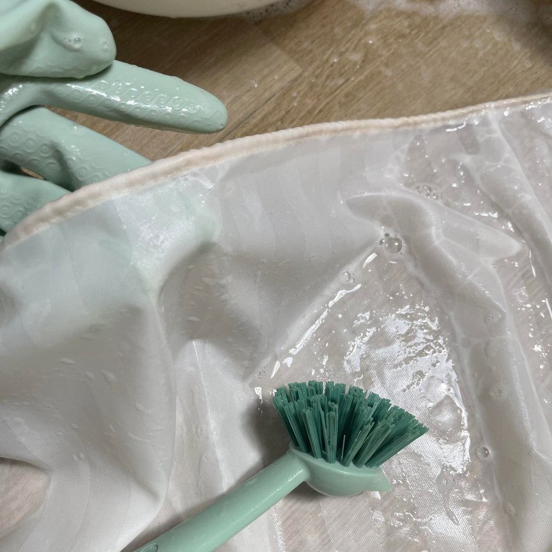 สาวโพสต์อวยยศผงแม่มด ซักม่านกั้นห้องน้ำสุดเขรอะให้ขาวเหมือนใหม่