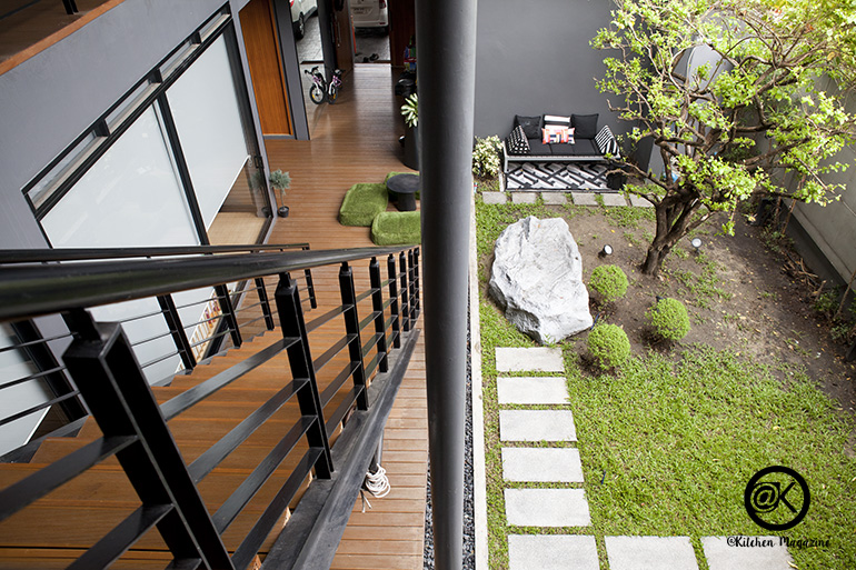 ไอเดียบ้านทรงกล่องสไตล์ญี่ปุ่น พร้อมสวนกลางบ้านเปิดโล่งเย็นสบาย