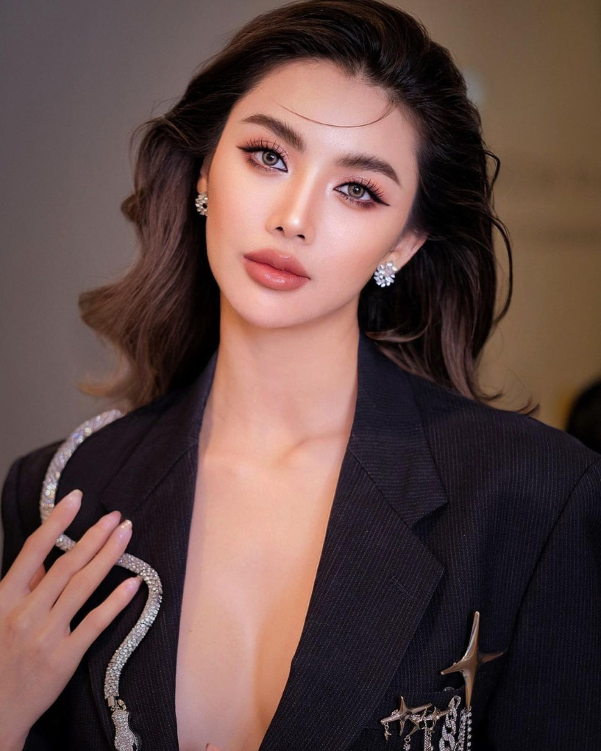 ชมพู อทิตา