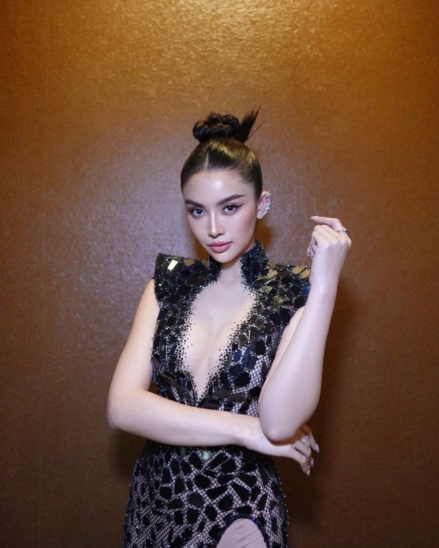 ชมพู อทิตา