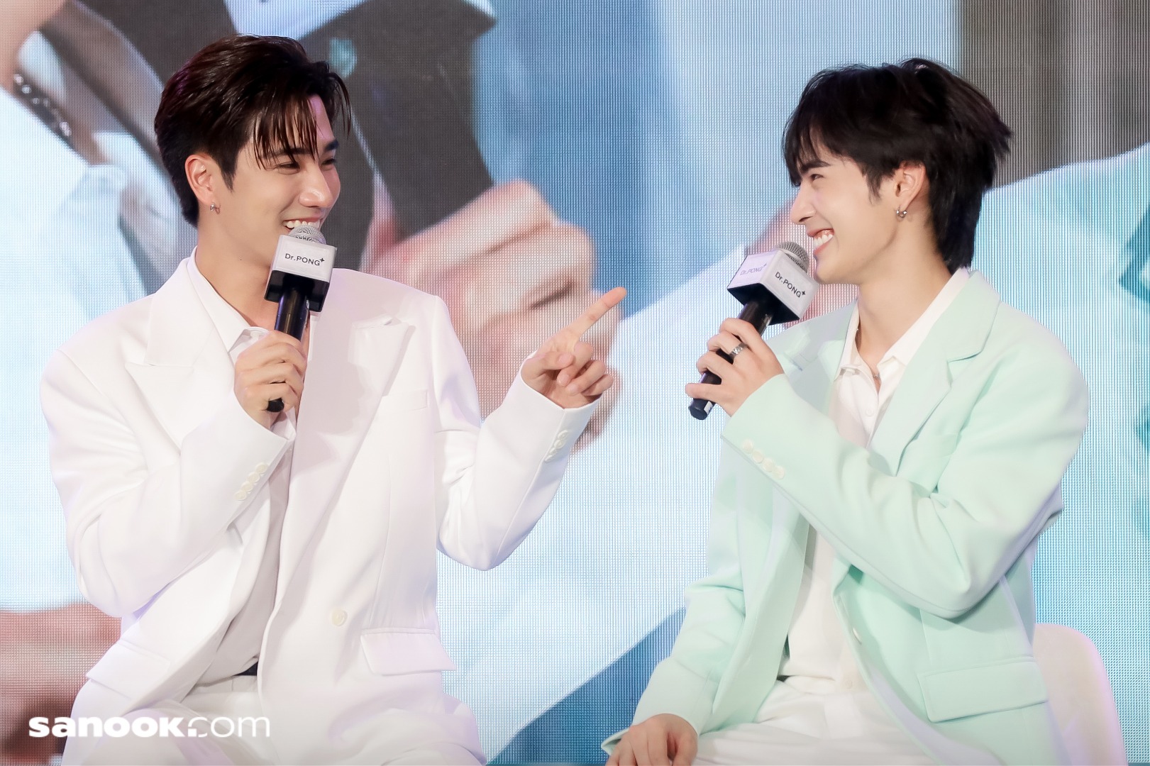 “เพิร์ธ-แซนต้า” นั่งแท่นพรีเซนเตอร์ Dr.PONG ดันยอดปัง เสิร์ฟสกินแคร์ยุคใหม่