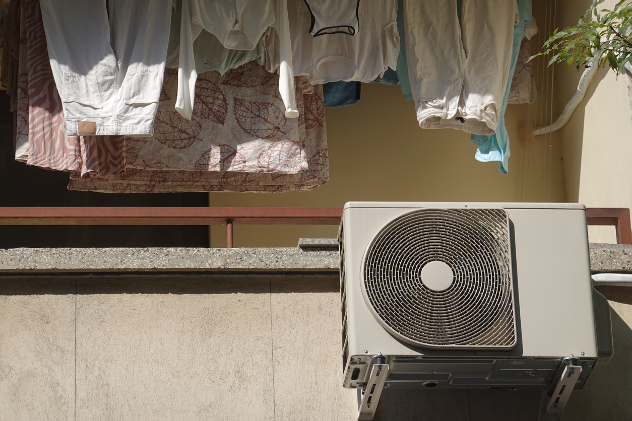 ทำไมไม่ควรตากผ้าหน้าคอมเพรสเซอร์แอร์?