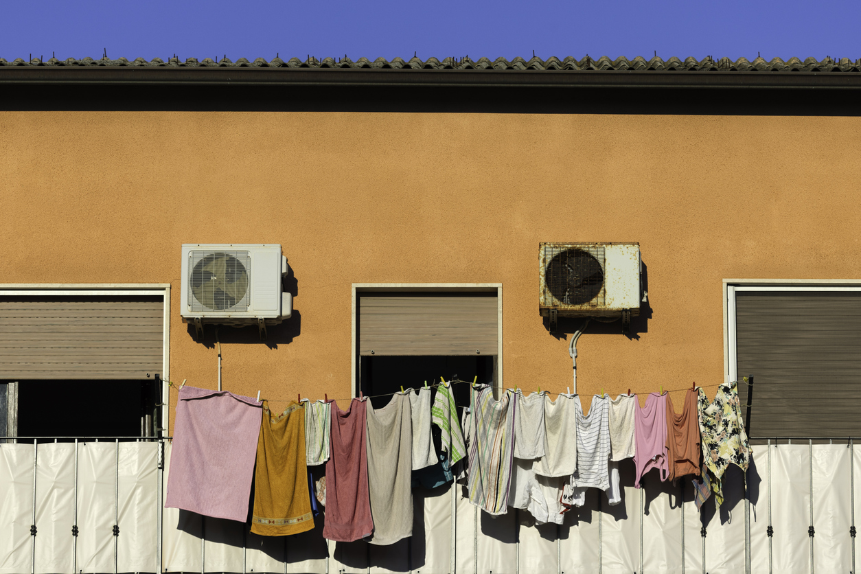 ทำไมไม่ควรตากผ้าหน้าคอมเพรสเซอร์แอร์?