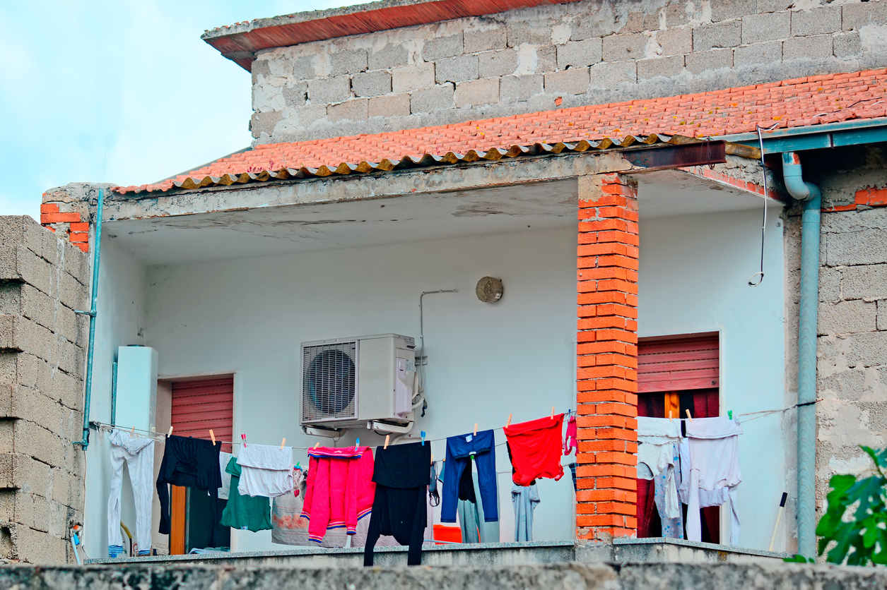 ทำไมไม่ควรตากผ้าหน้าคอมเพรสเซอร์แอร์?