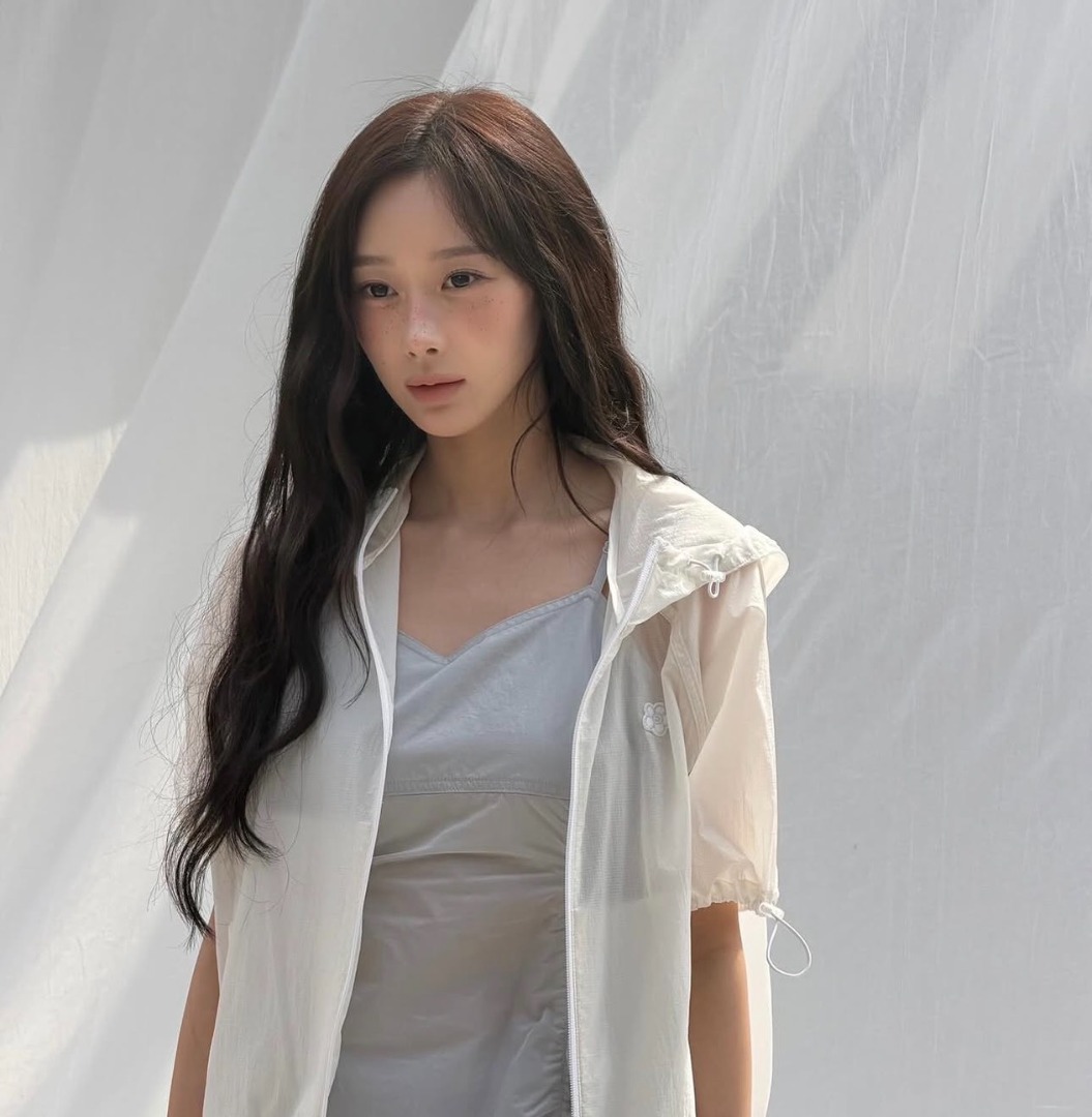 นาทีนี้ K-Beauty มีหนาว! เมื่อ “ตัวมารดา aespa” คอมพลีทลุค Cloud Skin ด้วยแป้งไทยหลักร้อย!