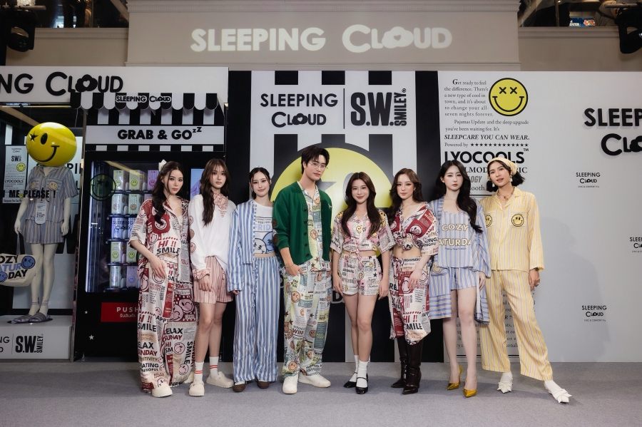 แฟลชรัวทั้งสยาม! "เก้า สุภัสสรา" นำทีม "เจมีไนน์-โยโกะ-วิว" เปิดตัว SLEEPING CLOUD เขย่าวงการชุดนอน